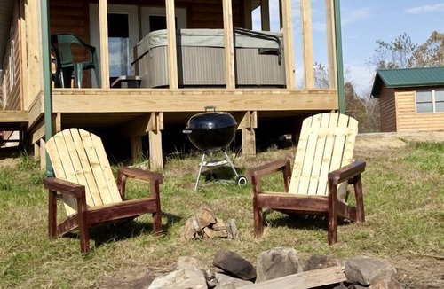 Equality House | Fantastic Cabin with Fireplace and Hot-tub in Herod, Illinois
