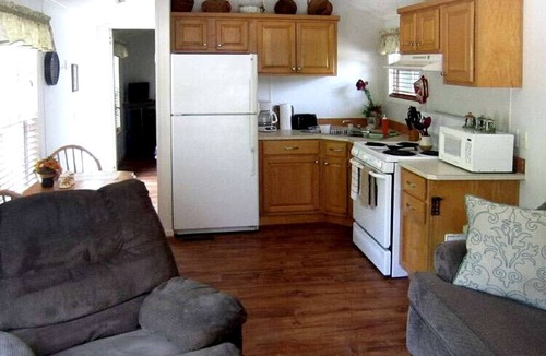 Inverness Cottage | Fantastic Cabin with Wooden Deck in Inverness, Florida