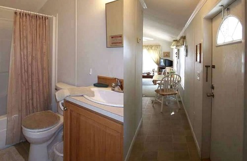 Inverness Cottage | Fantastic Cabin with Wooden Deck in Inverness, Florida
