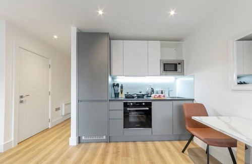 East Grinstead Apartment | Fantastic Contemporary Studio in East Grinstead