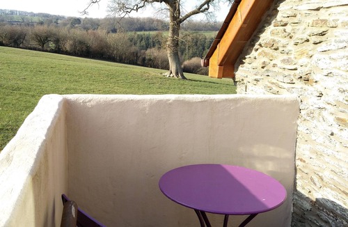 Newchapel Cottage | Fantastic couples escape to the country. Close to the coast in peaceful location