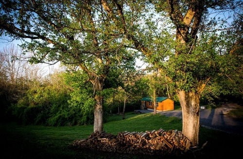 Equality Cabin | Fantastic Cozy Cabin with Fire Pit, Hot-tub and Fireplace in Herod, Illinois