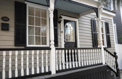 Beach Institute House | Fantastic Downtown Condo With Shared Pool!