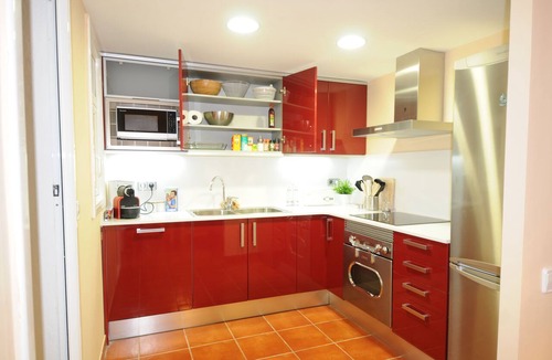 El Poble-sec Apartment | Fantastic Duplex 4BR |Family-Friendly|Terrace Pool Table & Ping Pong 10m Ramblas