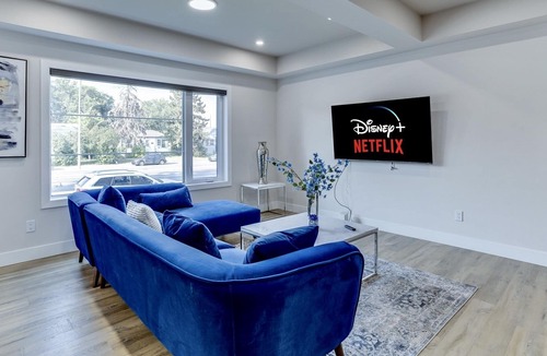 Southside House | Fantastic Duplex near U of A & Whyte ave