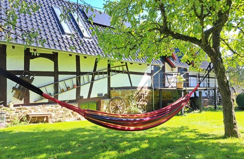 Antweiler Apartment | Fantastic Eifel apartment for 3 people with sauna, countryhouse garden & terrace