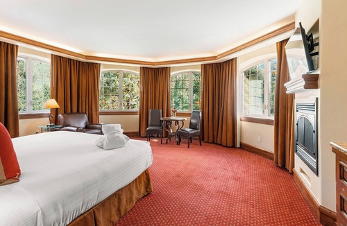Vail Hotel | Fantastic Getaway! Amazing Mountain View w/Hot Tub and Parking!