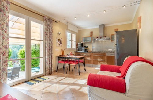 Llucmajor Apartment | Fantastic Holiday Apartment with Pool, Wi-Fi, Terrace and Garden