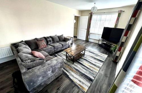 Basildon House | Fantastic Holiday Home