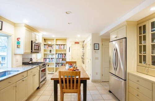 Orleans House | Fantastic Home by Eldridge Park!