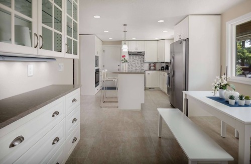 Aloha House | Fantastic Home in Cul-de-sac, Huge Yard, BBQ, New Kitchen, Ping Pong, 10 Miles to Downtown Portland