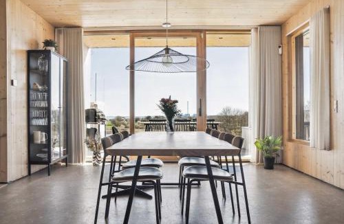 Lystrup Villa | Fantastic House by the Lake in Skødstrup Perfect for for family and long stays