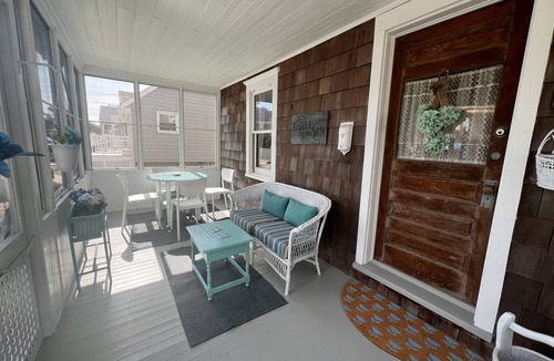Harvey Cedars Cottage | FANTASTIC LOCATION! Gorgeous single family home only 5 houses from the beach!