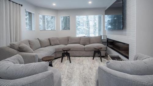 Village North House | Fantastic Location Spacious 4 Bed, Village Location Shared Hot Tub
