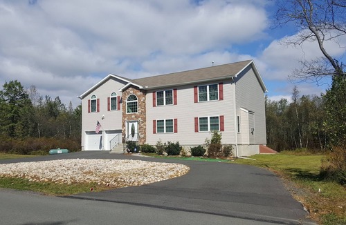 Tunkhannock Township House | Fantastic Luxury Home * HOT TUB * LINEN incl, Pool Table *6 Bed Rm, WI-FI NR All