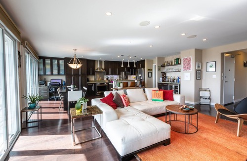 Upper Market Apartment | ❤️Fantastic Luxury Penthouse Apartment, Panoramic Views, Laundry, 2 car garage