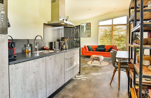Tripscompagnie House | Fantastic modern vacation home with views