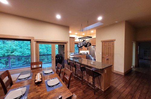Glacier House | Fantastic Mountain House Near Great Skiing and Hiking