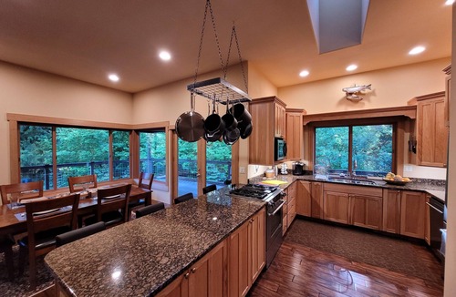Glacier House | Fantastic Mountain House Near Great Skiing and Hiking