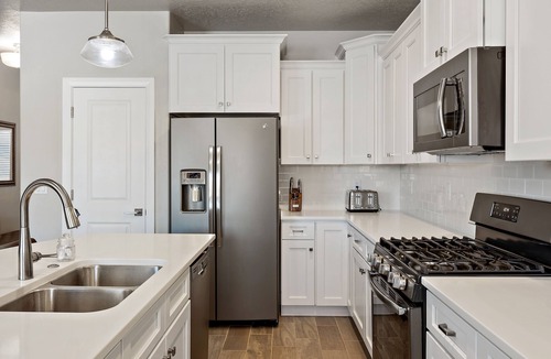 Hurricane House | Fantastic New 7 bdrm resort townhome Near Zion National Park w/Private hot tub!