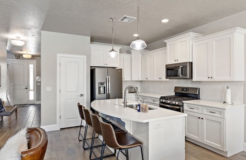Hurricane House | Fantastic New 7 bdrm resort townhome Near Zion National Park w/Private hot tub!