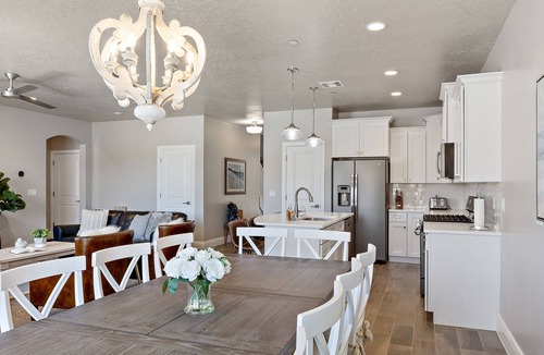 Hurricane House | Fantastic New 7 bdrm resort townhome Near Zion National Park w/Private hot tub!