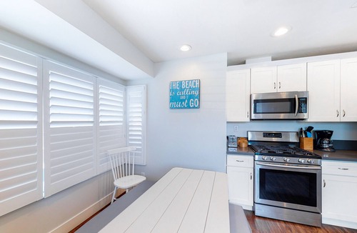 South Oceanside House | Fantastic Oceanside Condo Across Street From Beach w/Free WiFi & Private W/D