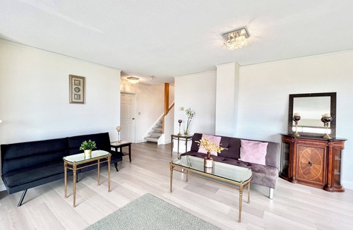 West Vancouver House | Fantastic Oceanview Home Near Beach/Shopping Centre/Downtown/Top Attractions