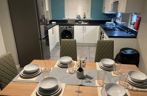 Wootton House | Fantastic, pet friendly 3 Bedroom House in Bedford