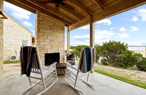 Dripping Springs Cottage | Fantastic Pet-Friendly Cottage with Incredible Views for an Escape to Nature near Austin, Texas