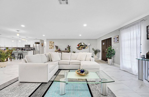 Wellington House | Fantastic single family-home conveniently located near everything!