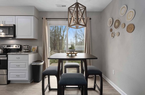 Blue Springs House | Fantastic Spot for WC action Sleeps 9 King Beds
