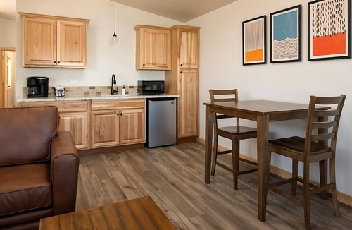 Boardman Hotel | Fantastic Sunsets & the Best Views! Gorgeous Room w/Outdoor Pool & Free Parking