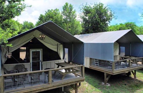 Seguin RV Rental | Fantastic Texas Glamping Adventure for Family and Friends: Luxurious Tented Cabin on the Geronimo Creek in Seguin