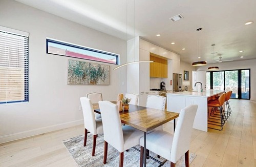 Highland House | Fantastic townhouse with enclosed backyard and high-speed internet