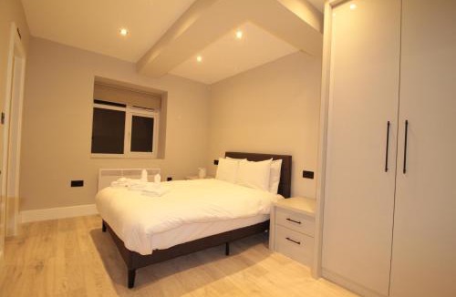 Southfield Apartment | Fantastic two bed Flat With Free Private Parking in Acton