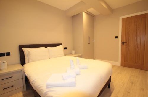 Southfield Apartment | Fantastic two bed Flat With Free Private Parking in Acton