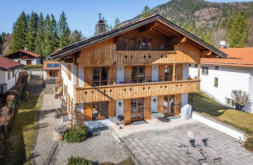 Neuhaus Apartment | Fantastic vacation apartment with mountain views & sauna near the lake for up to 6 people