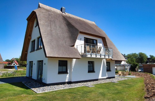 Dranske Apartment | Fantastic vacation apartment with underfloor heating, fireplace, WLAN