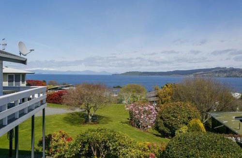 Hilltop House | Fantastic views - comfortable and tidy Townhouse