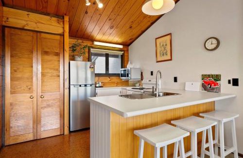 Hilltop House | Fantastic views - comfortable and tidy Townhouse