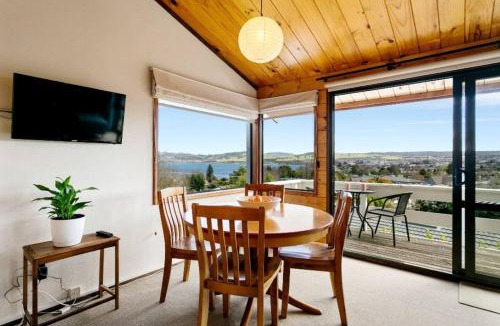 Hilltop House | Fantastic views - comfortable and tidy Townhouse