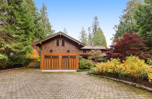 Rollingbay House | Fantastic waterfront home with fireplace, kayaks, pool table & washer/dryer