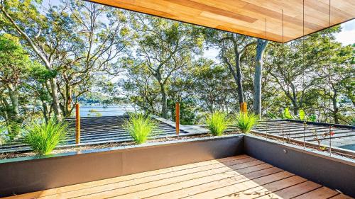 Pretty Beach House | 'Fantastic Waterfront Beach House' by HolidayCo