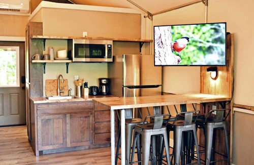 Sutherland Springs RV Rental | Fantastic Waterfront Tented Cabin - Ideal for a Glamping Getaway near San Antonio, Texas