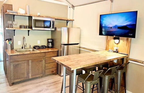 Sutherland Springs RV Rental | Fantastic Waterfront Tented Cabin - Ideal for a Glamping Getaway near San Antonio, Texas