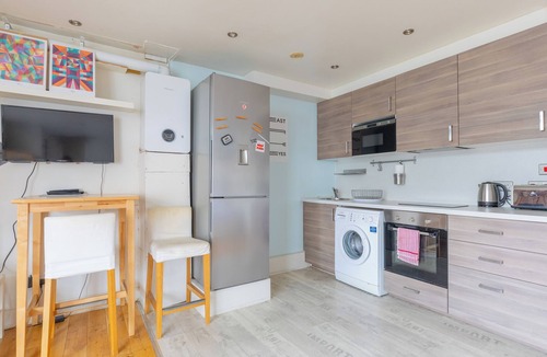 Kennington Apartment | Fantastically Located 2BD Studio in Kennington