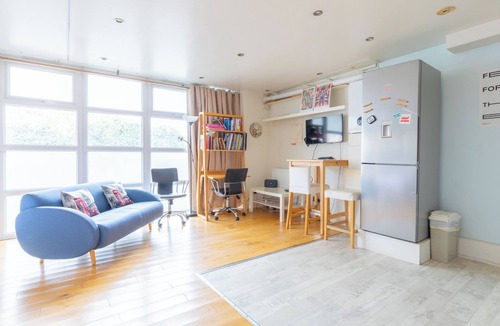 Kennington Apartment | Fantastically Located 2BD Studio in Kennington