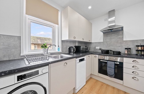 Hamilton Apartment | Fantastically positioned ground floor apartment in centre of Hamilton