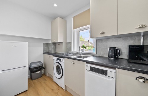Hamilton Apartment | Fantastically positioned ground floor apartment in centre of Hamilton